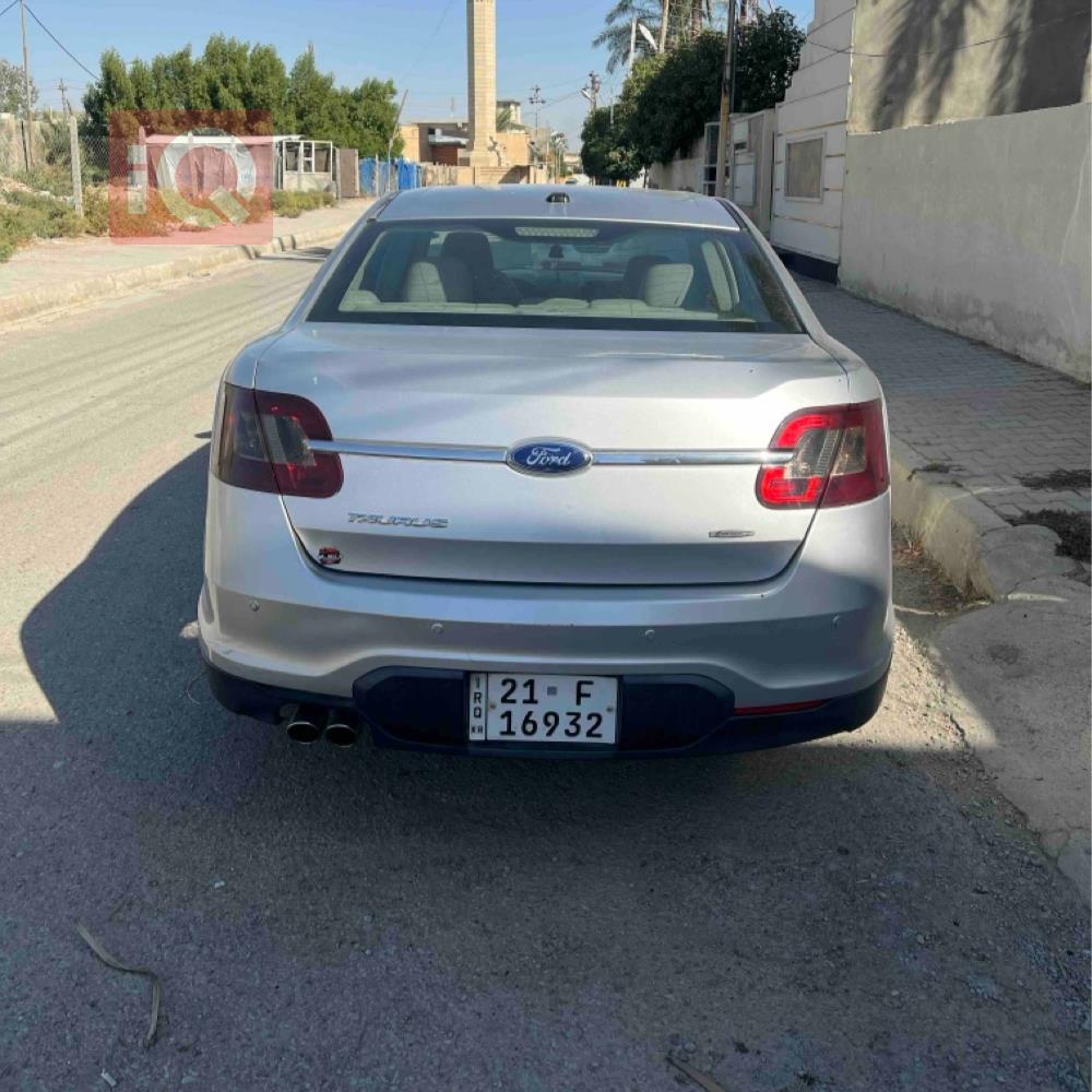 Ford Taurus